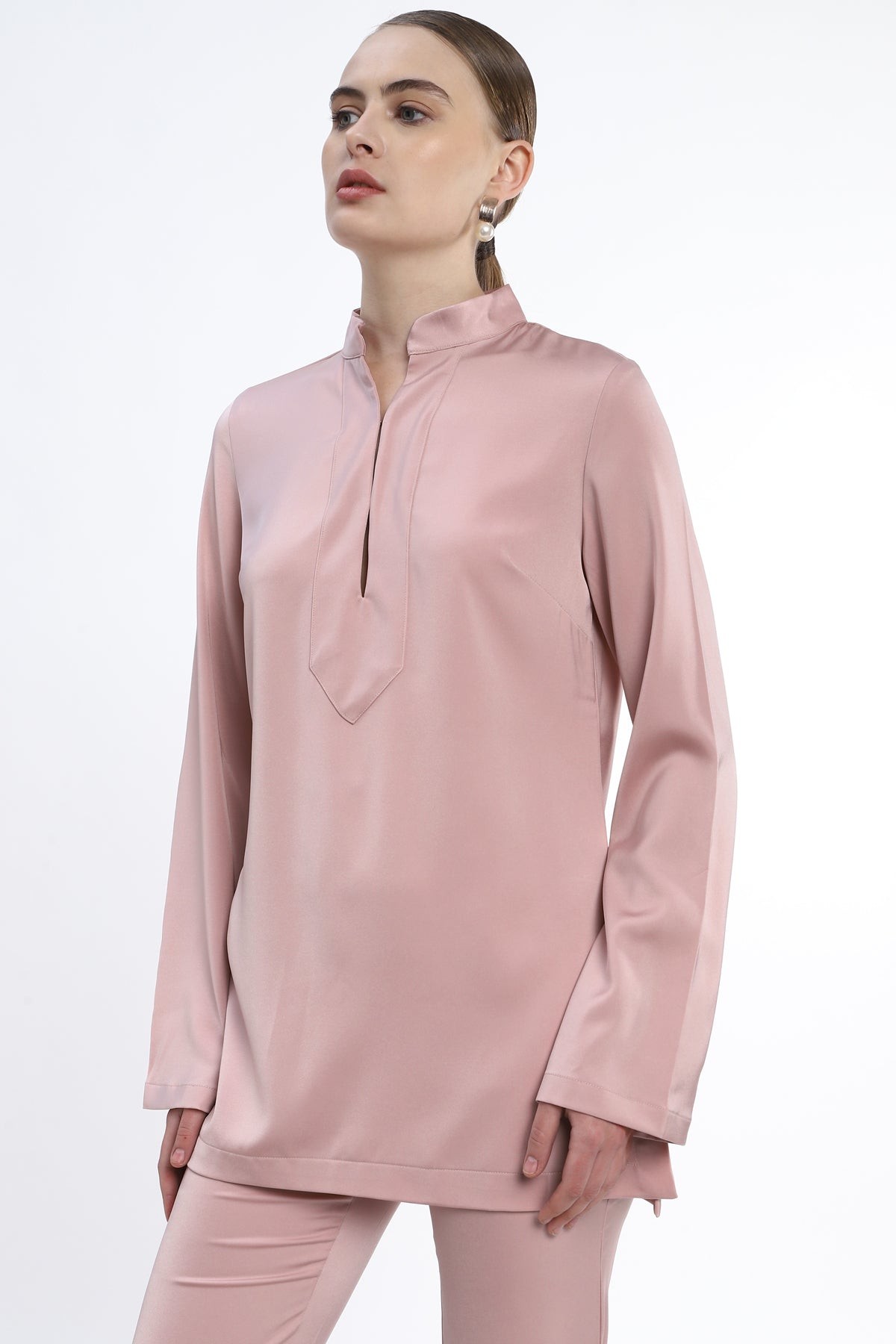 Classic long top with chinese collar in long sleeves